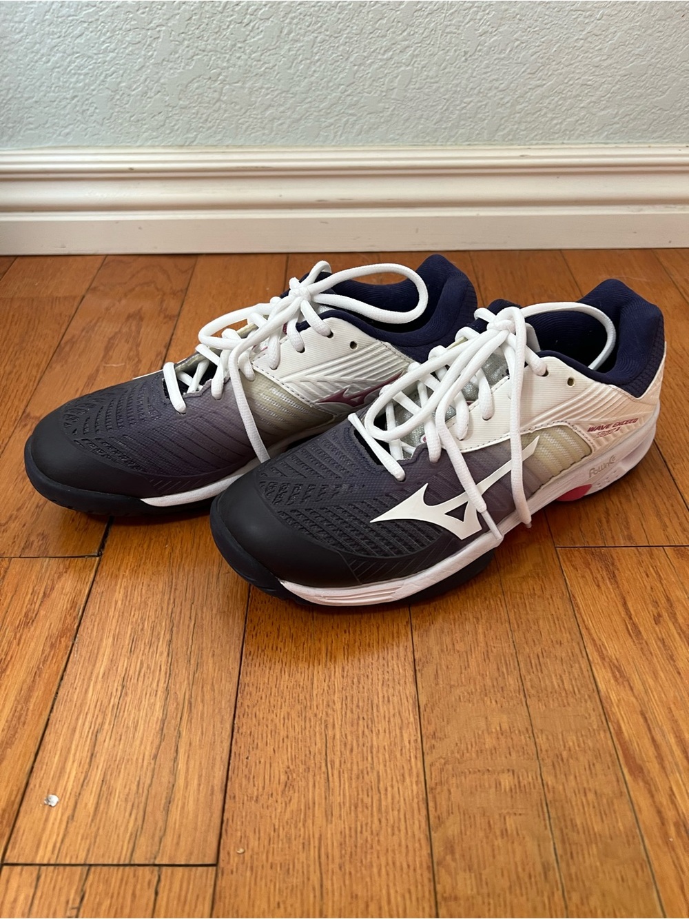 Mizuno wave exceed tour 3 All women’s S 6.5 tennis shoes.